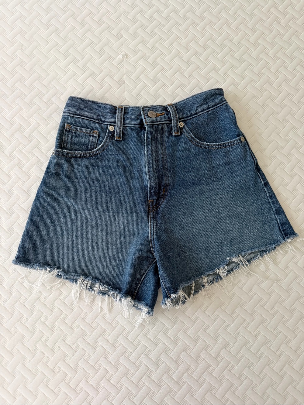 Levi’s Mom Jean Shorts